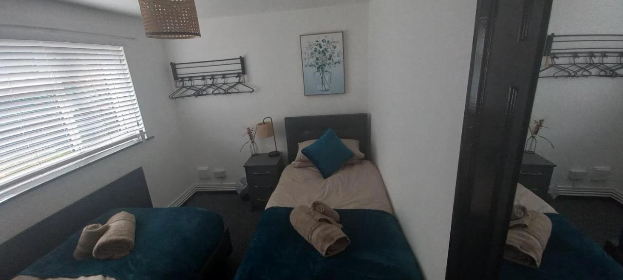 6-Min Walk To New Cross Parking Long Stay Discounts Вулвергемптон Экстерьер фото