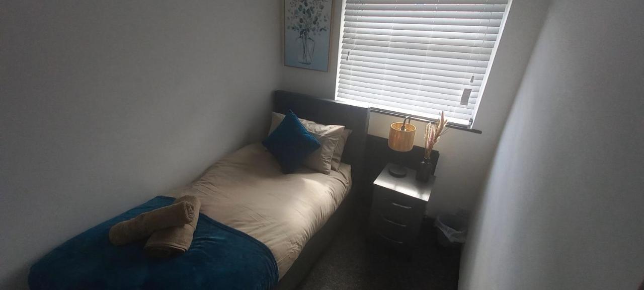 6-Min Walk To New Cross Parking Long Stay Discounts Вулвергемптон Экстерьер фото
