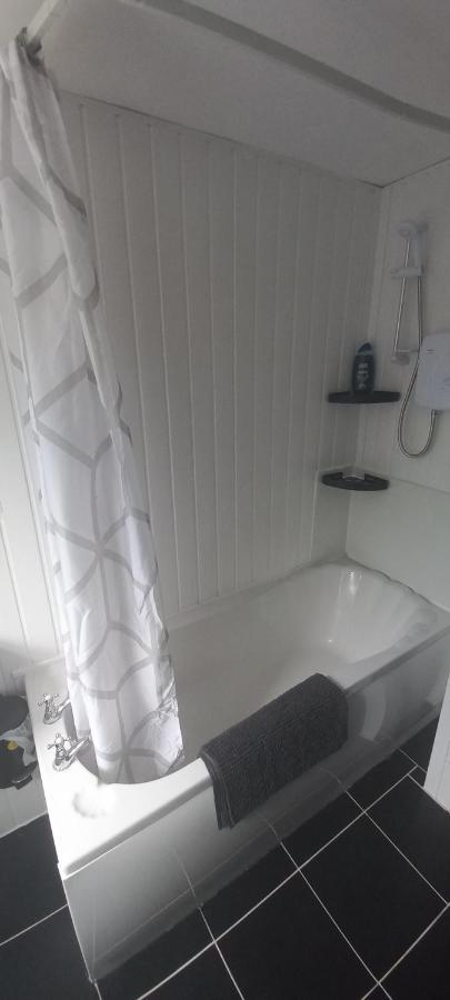 6-Min Walk To New Cross Parking Long Stay Discounts Вулвергемптон Экстерьер фото