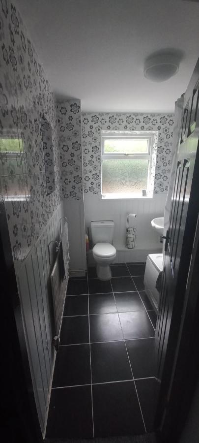 6-Min Walk To New Cross Parking Long Stay Discounts Вулвергемптон Экстерьер фото