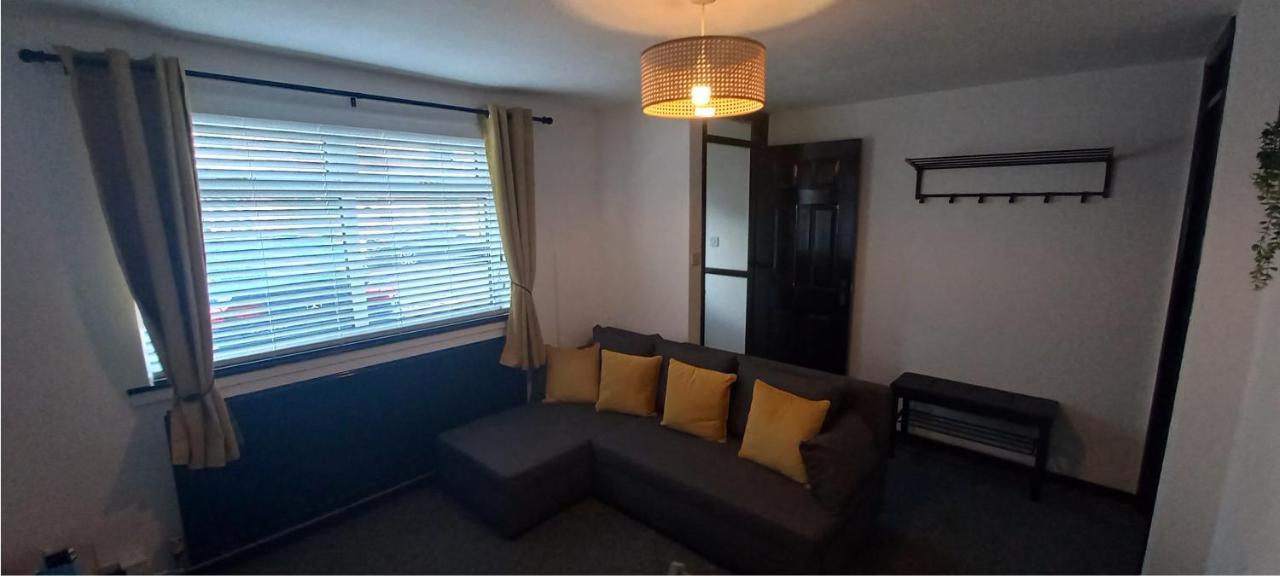 6-Min Walk To New Cross Parking Long Stay Discounts Вулвергемптон Экстерьер фото